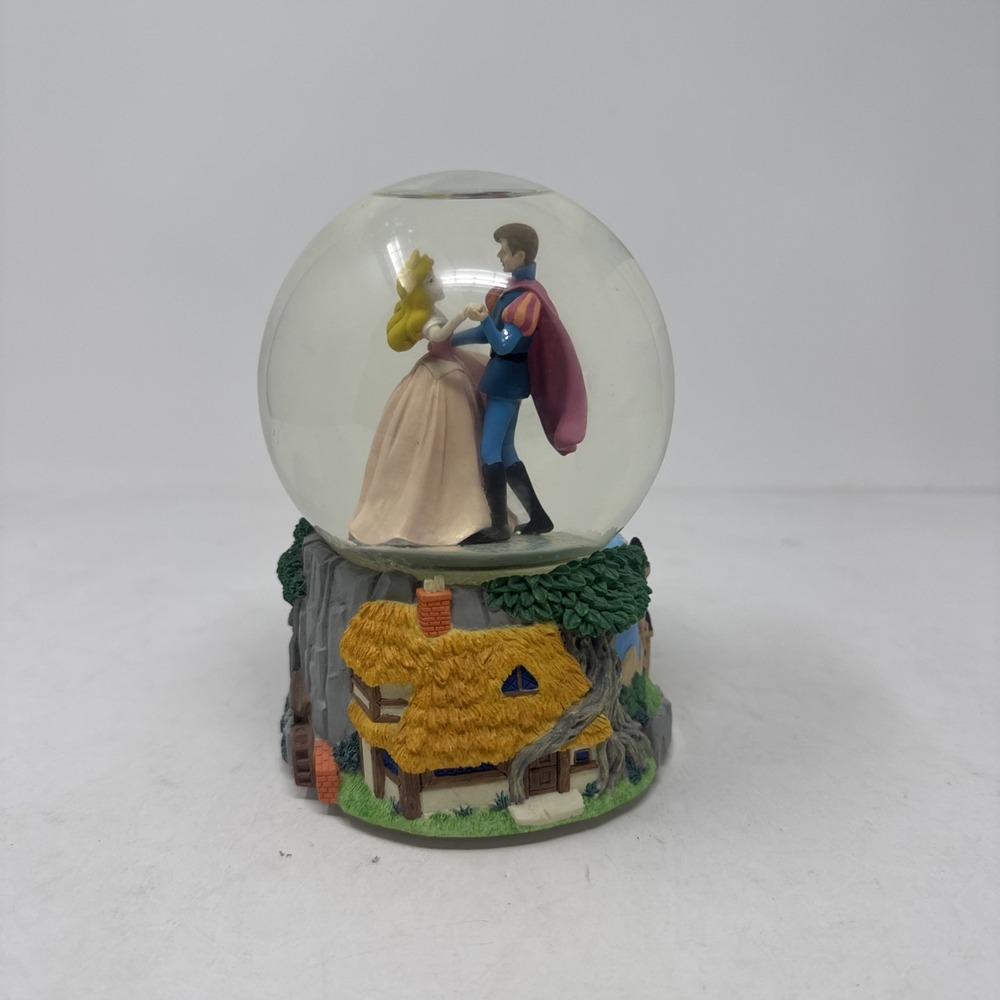 Disney Sleeping Beauty Enesco Musical Snow Globe Plays Sleeping Beauty Ballet